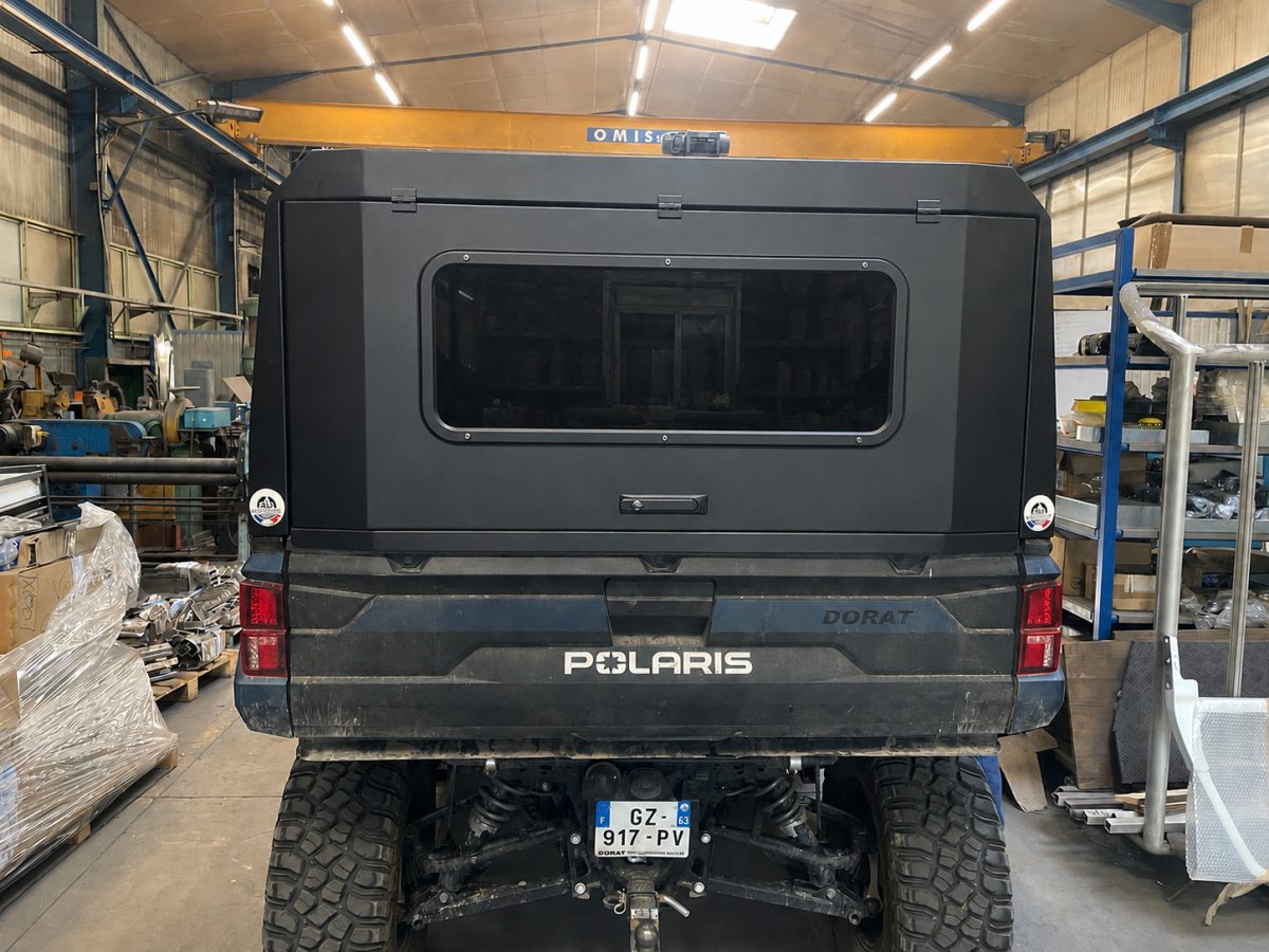 Hard top Polaris Ranger avec ouvrant vitré à l'arrière, option Alu Backcase