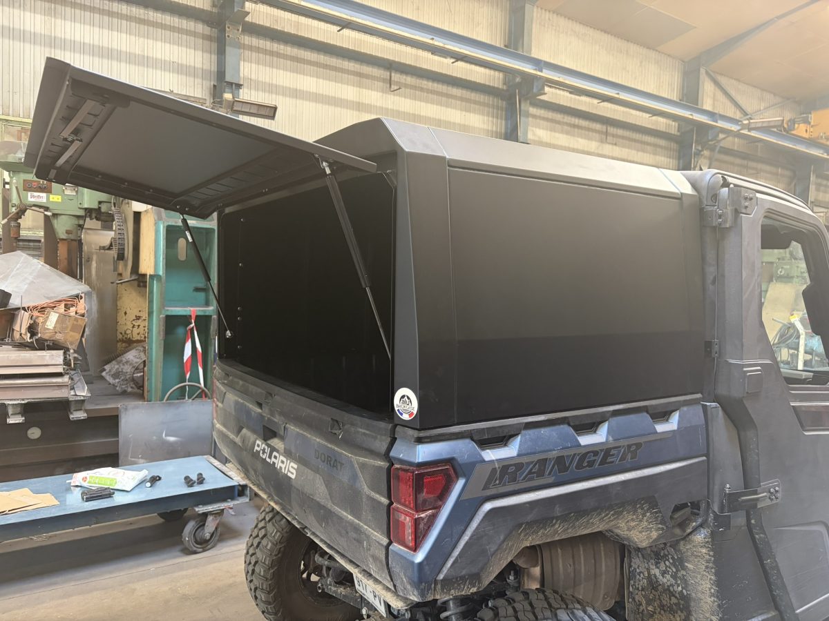 Hard top aluminium monté sur un Polaris Ranger, distribution exclusive Europe Polaris Mont-Blanc