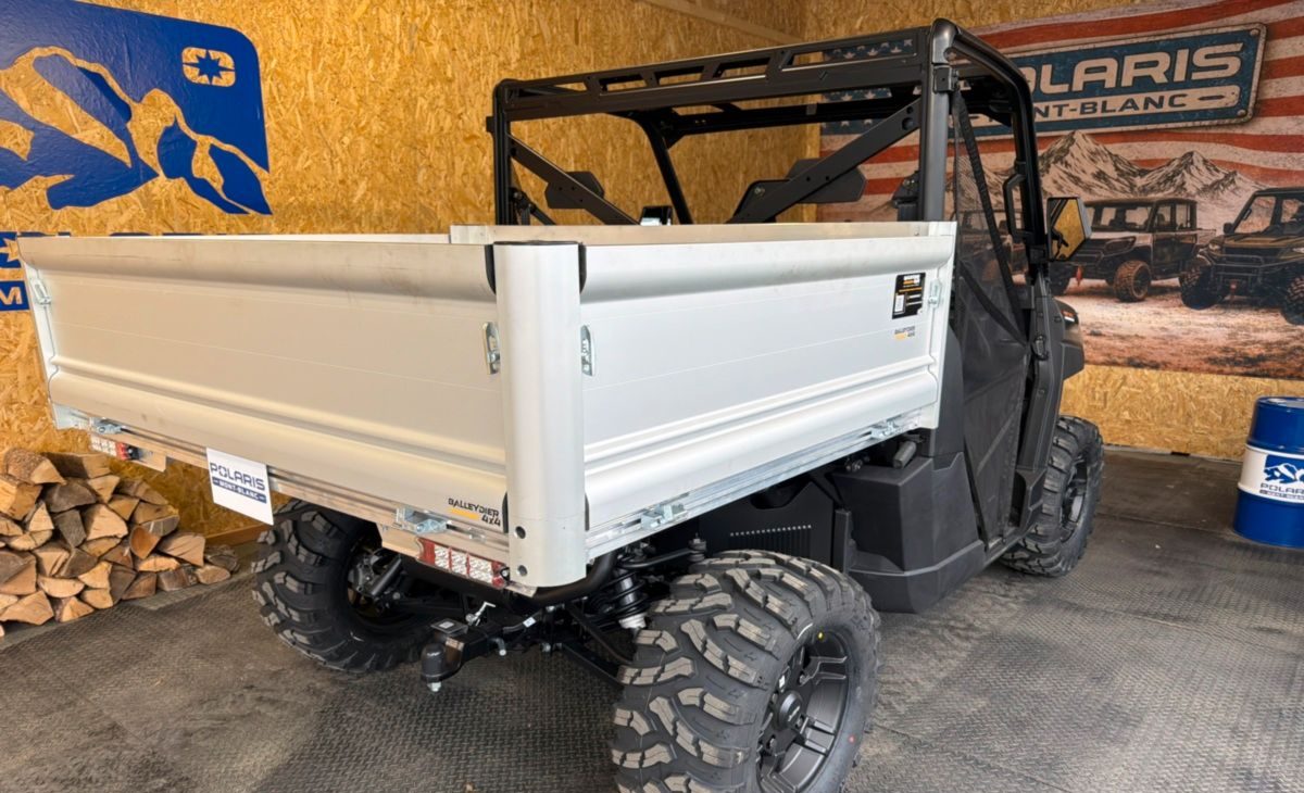 Plateau aluminium à ridelles monté sur un Polaris Ranger, exclusivité Polaris Mont-Blanc